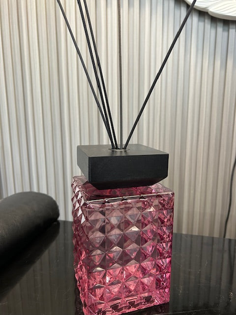 Oud and Bergamot 1000ml Reed Diffuser in square bottle