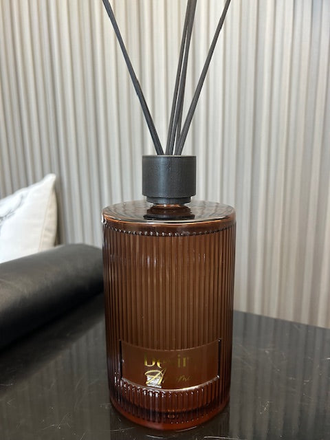 Oud and Bergamot 1000ml Reed Diffuser in round bottle