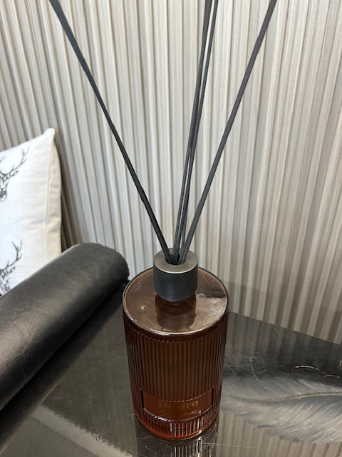 Oud and Bergamot 1000ml Reed Diffuser in round bottle