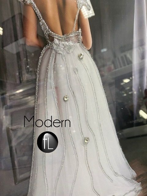 Stunning lady in white formal gown āBride to beā mirror 3d picture 56x66 cm