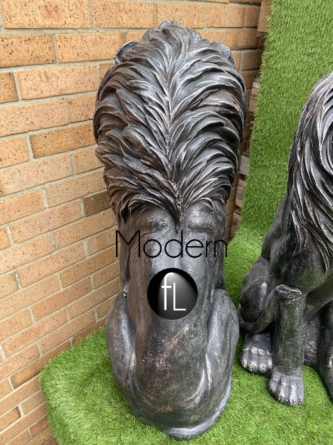 Large sitting Lion Outdoor Ornament