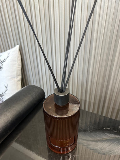 Oud and Bergamot 1000ml Reed Diffuser in round bottle