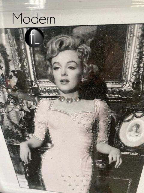 Marilyn Monroe Perfume Picture white and pink in mirror frame, 85 x45 cm