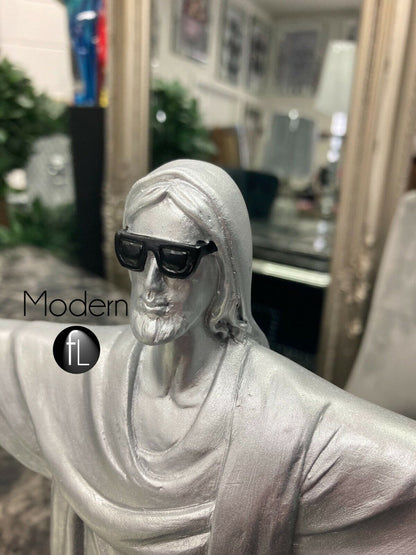 Standing silver cool redeemer statue ornament, silver resin Jesus Christ statue